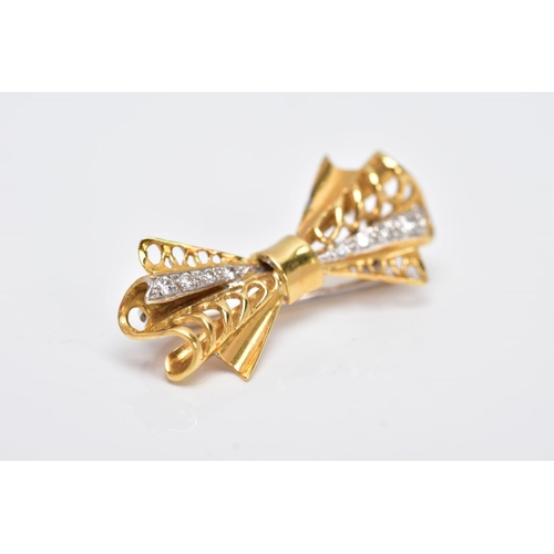 201 - A LATE 20TH CENTURY 18CT GOLD DIAMOND BOW BROOCH, estimated modern round brilliant cut diamond weigh... 