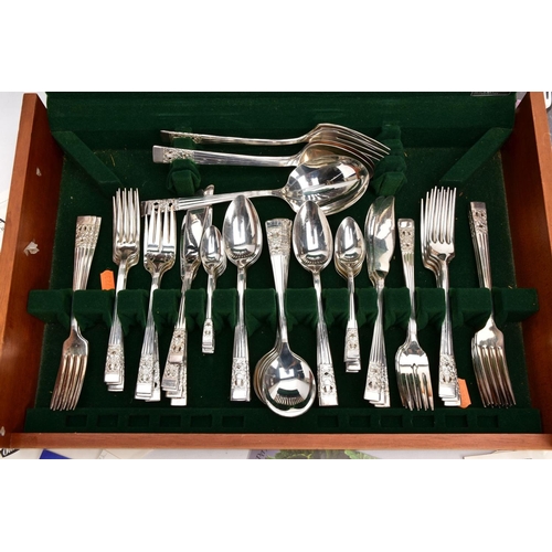 231 - A COMPLETE WOODEN CANTEEN OF COMMUNITY PLATE CUTLERY, eighty five piece set to include knives, forks... 