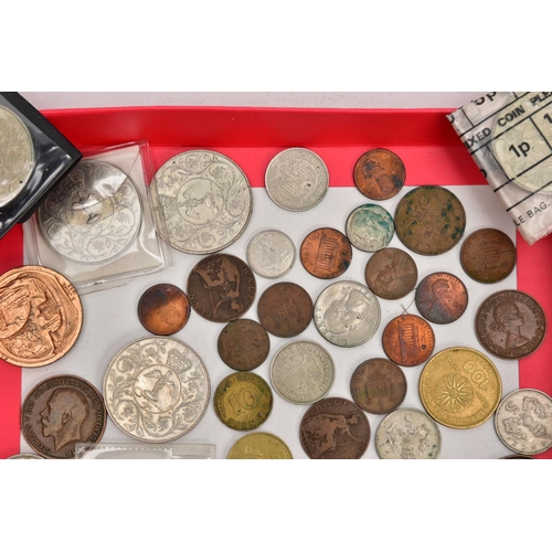 246 - A SMALL CARDBOARD LID OF MIXED COINS to include a 1931 George V halfcrown coin, a 1890 Victoria crow... 