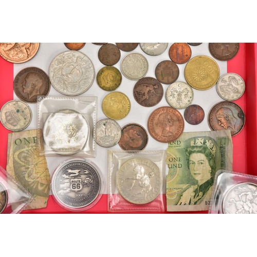 246 - A SMALL CARDBOARD LID OF MIXED COINS to include a 1931 George V halfcrown coin, a 1890 Victoria crow... 