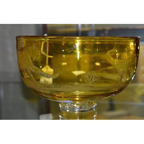 370 - AN ENGLISH ANTIQUE GLASS FOOTED AMBER BOWL, with etched detail of Gazelle being chased by Cheetah, s... 