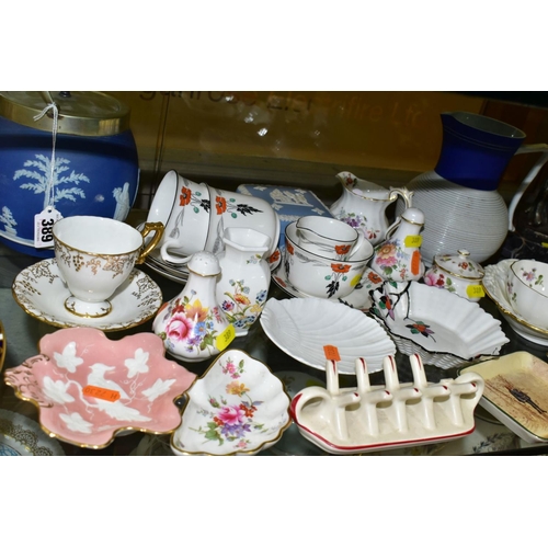 389 - A GROUP OF ASSORTED SHELLEY, ROYAL CROWN DERBY, WEDGWOOD, ETC, to include two Shelley tea cups and s... 