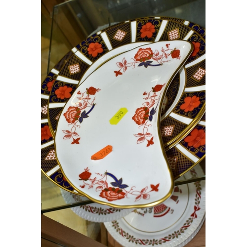 390 - FOUR ROYAL CROWN DERBY 1128 IMARI PATTERN PLATES AND A 'BALI' PATTERN CRESCENT SHAPED PLATE, compris... 