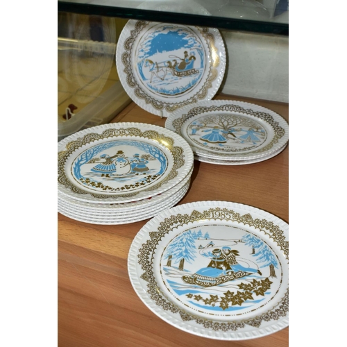 392 - THIRTEEN SPODE CHRISTMAS PLATES, comprising 1974 (x 2), 1976-1980 with boxes, and Christmas Pastimes... 