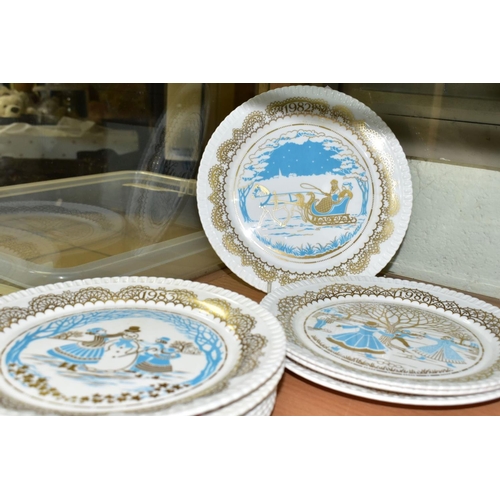 392 - THIRTEEN SPODE CHRISTMAS PLATES, comprising 1974 (x 2), 1976-1980 with boxes, and Christmas Pastimes... 