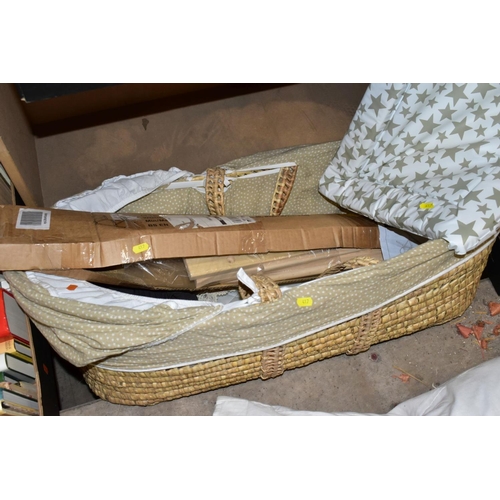 417 - ONE BOX AND LOOSE OF ADULT BEDDING AND BABY ITEMS, to include a double bed 'throw' measuring 500cm x... 