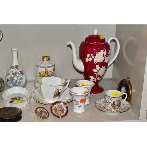 439 - A GROUP OF CERAMIC FIGURES AND ORNAMENTS, including Capo Di Monte tramp on a bench, elderly couple, ... 