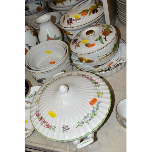 447 - A QUATITY OF ROYAL WORCESTER 'EVESHAM' TABLEWARES, to include tureens, souffle dishes, meat platters... 