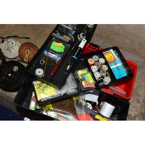 453 - A SMALL QUANTITY OF FLY FISHING TACKLE AND FLY TYING EQUIPMENT, including a Chevron Rod Company 'Kin... 