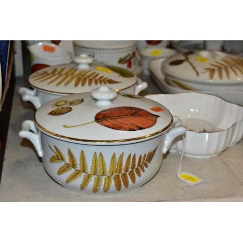 455 - A QUANTITY OF ROYAL WORCESTER 'WILD HARVEST', 'EVESHAM' AND OTHER PATTERNS OVEN TO TABLE WARE, inclu... 