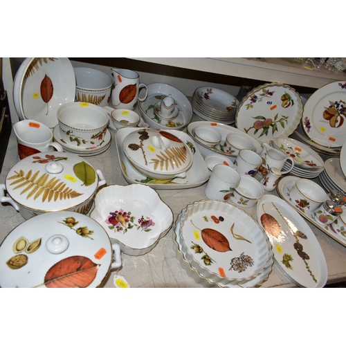 455 - A QUANTITY OF ROYAL WORCESTER 'WILD HARVEST', 'EVESHAM' AND OTHER PATTERNS OVEN TO TABLE WARE, inclu... 