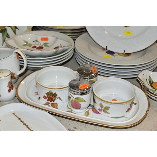 455 - A QUANTITY OF ROYAL WORCESTER 'WILD HARVEST', 'EVESHAM' AND OTHER PATTERNS OVEN TO TABLE WARE, inclu... 