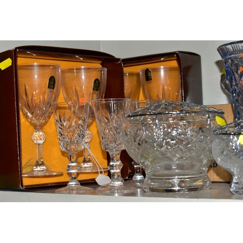 461 - A GROUP OF CUT/CLEAR AND COLOURED GLASSWARES, to include a boxed set of six Edinburgh crystal glasse... 