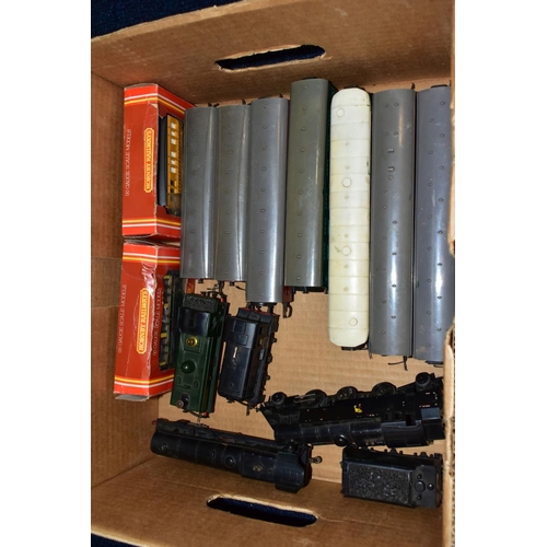 466 - A QUANTITY OF UNBOXED AND ASSORTED 00 GAUGE MODEL RAILWAY ITEMS, all in playworn condition, to inclu... 