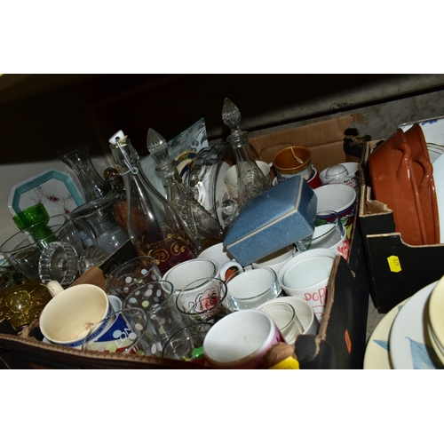 470 - SEVEN BOXES OF TEA/DINNER WARES, GLASSWARES etc, to include a Portmeirion (seconds) part dinner set ... 