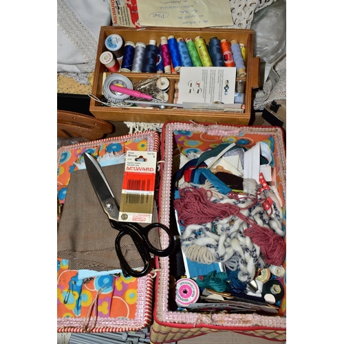 476 - A TRAY OF SEWING AND KNITTING ACCESSORIES etc, to include a plastic wicker sewing box filled with th... 