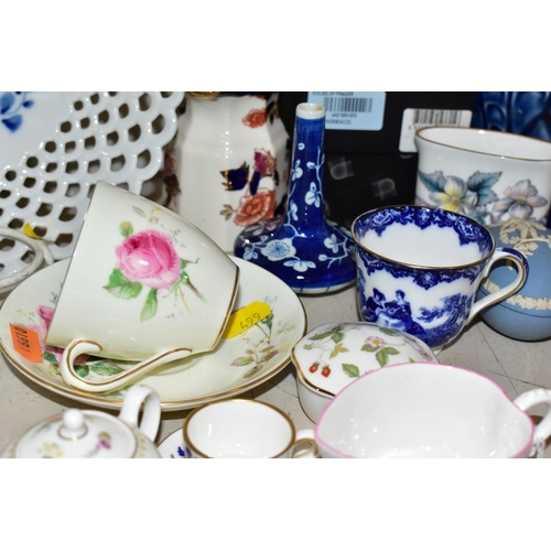 499 - A GROUP OF ORNAMENTS, GIFT WARE, ETC, to include small Royal Worcester 'Enchantment' jug, height 4cm... 