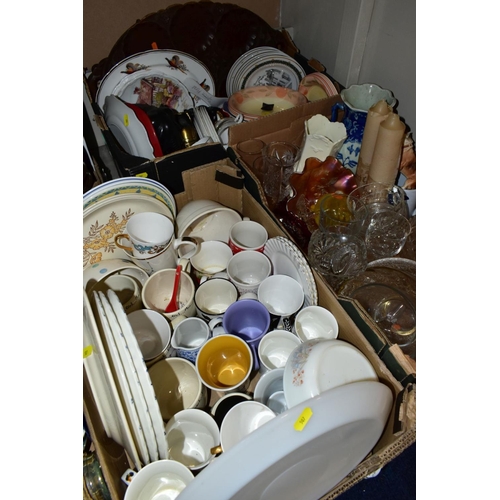 507 - FIVE BOXES AND LOOSE CERAMICS AND GLASS ETC, to include Wedgwood green jasperware, Royal Doulton 'My... 