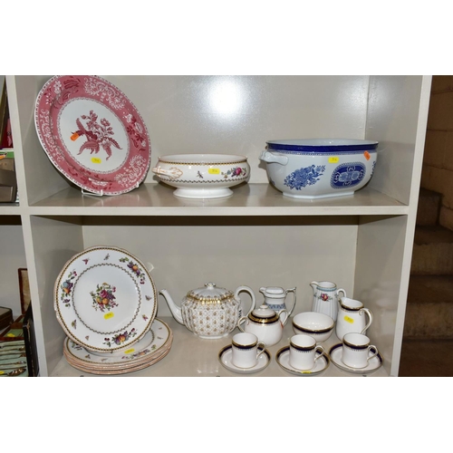 514 - A GROUP OF SPODE CERAMICS, including a set of six 'Rockingham' pattern dinner plates and a matching ... 