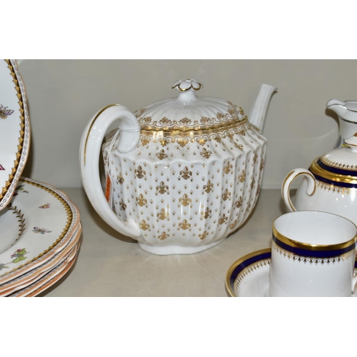 514 - A GROUP OF SPODE CERAMICS, including a set of six 'Rockingham' pattern dinner plates and a matching ... 