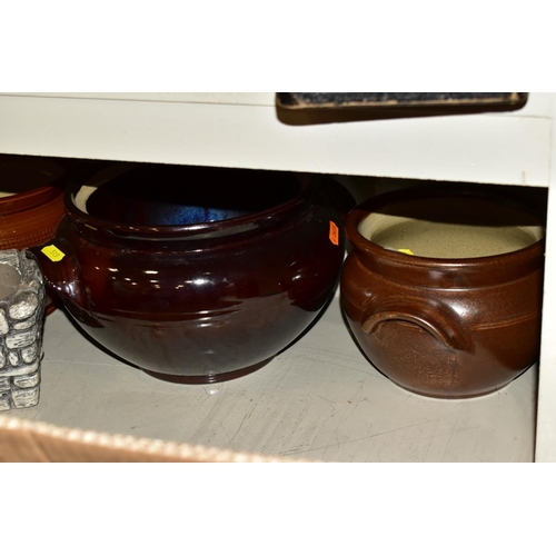 519 - TWO BOXES AND LOOSE STONEWARE etc, including Hillstonia, Studio pottery, stoneware jugs and flagons,... 