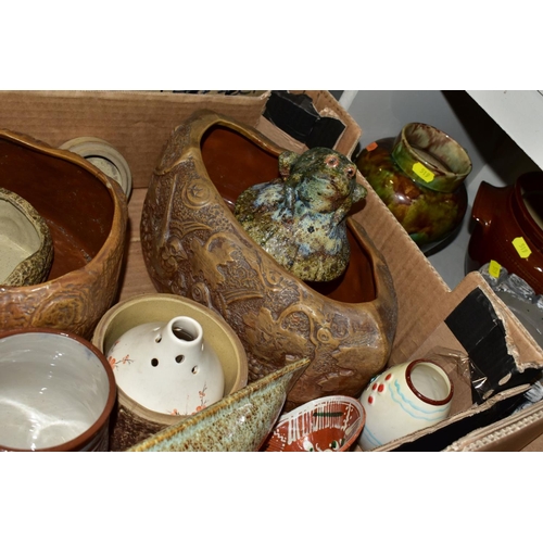 519 - TWO BOXES AND LOOSE STONEWARE etc, including Hillstonia, Studio pottery, stoneware jugs and flagons,... 