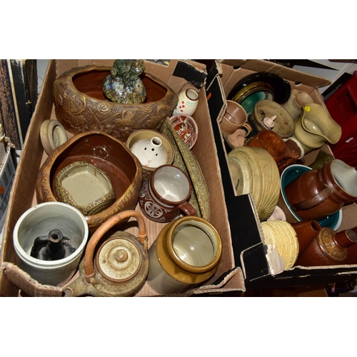 519 - TWO BOXES AND LOOSE STONEWARE etc, including Hillstonia, Studio pottery, stoneware jugs and flagons,... 