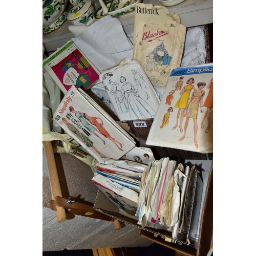 522 - TWO BOXES OF TABLE LINEN, DRESS PATTERNS AND A TAPESTRY FRAME, linen includes various size table clo... 