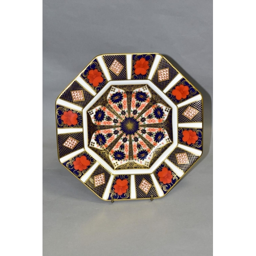 537 - A ROYAL CROWN DERBY IMARI OCTAGONAL PLATE, '1128' pattern, diameter (widest) 24cm (Condition:- appea... 