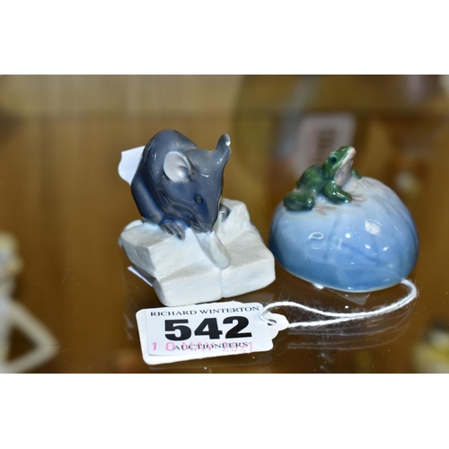 542 - TWO SMALL COPENHAGEN, DENMARK ANIMALS, Frog on a Rock No 061, height 4cm and a mouse on cheese (No 5... 