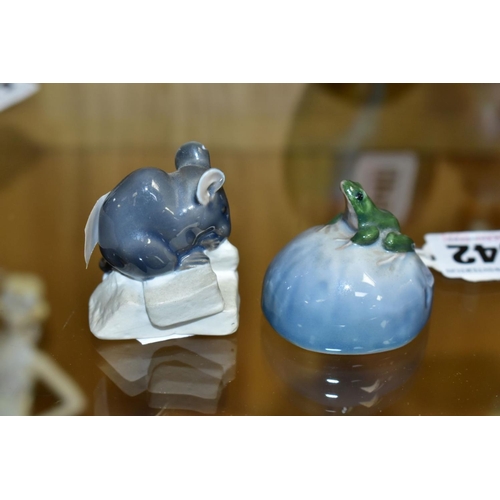 542 - TWO SMALL COPENHAGEN, DENMARK ANIMALS, Frog on a Rock No 061, height 4cm and a mouse on cheese (No 5... 