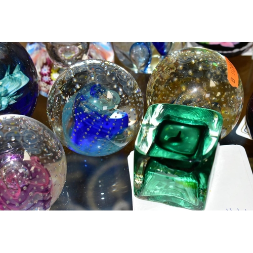 555 - A GROUP OF GLASS SCENT BOTTLES AND PAPERWEIGHTS, to include Caithness 'Fuchsia' perfume bottle, heig... 