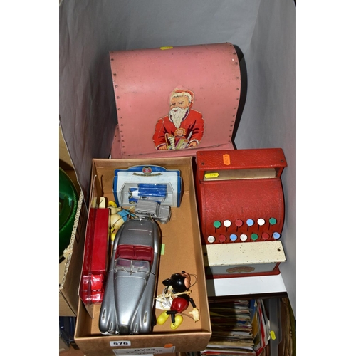 576 - A SMALL QUANTITY OF VINTAGE AND MODERN TOYS, comprising a Codeg cash register, a Vulcan child's sewi... 