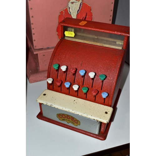 576 - A SMALL QUANTITY OF VINTAGE AND MODERN TOYS, comprising a Codeg cash register, a Vulcan child's sewi... 