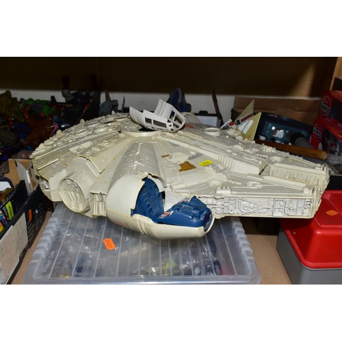 590 - A QUANTITY OF ASSORTED STAR WARS FIGURES AND VEHICLES, figures are mainly Chinese Hasbro figures fro... 