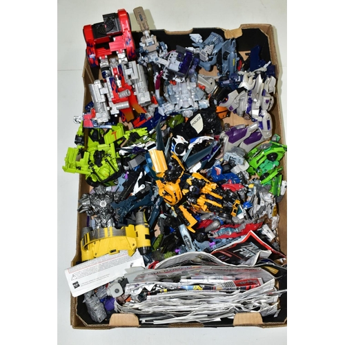 594 - A COLLECTION OF ASSORTED TRANSFORMER FIGURES, assorted series to include Dark of the Moon, Prime & R... 