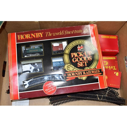 608 - A BOXED HORNBY RAILWAYS 00 GAUGE HIGH SPEED TRAIN SET, No R556, comprising power car No 43125, dummy... 