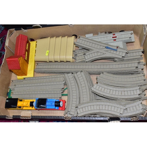 613 - A QUANTITY OF UNBOXED AND ASSORTED HORNBY MICRO SCALEXTRIC, to include assorted cars, track, control... 