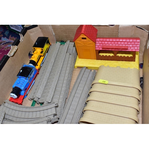 613 - A QUANTITY OF UNBOXED AND ASSORTED HORNBY MICRO SCALEXTRIC, to include assorted cars, track, control... 