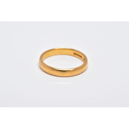 62 - A 22CT GOLD WEDDING RING, measuring approximately 3.2mm in width, ring size N, hallmarked 22ct gold ... 