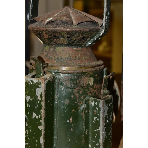 635 - AN ADLAKE NO. 55 RAILWAY LAMP, black painted body with clear bulls eye lens, complete with lift out ... 