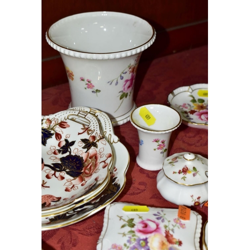 689 - DECORATIVE CERAMICS, ETC, to include Royal Crown Derby 'Derby Posies' pintrays trinket box, condimen... 