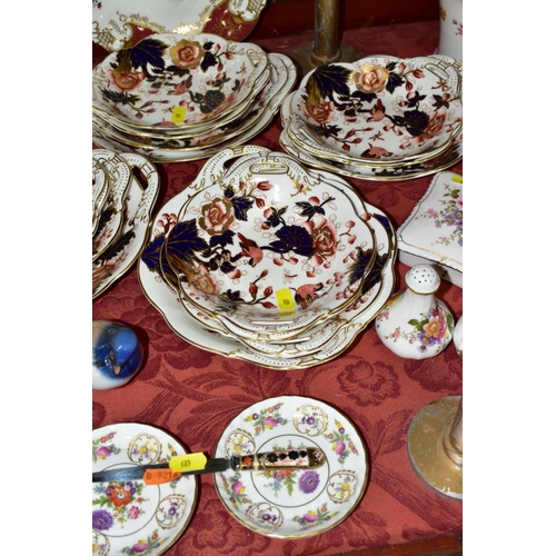 689 - DECORATIVE CERAMICS, ETC, to include Royal Crown Derby 'Derby Posies' pintrays trinket box, condimen... 