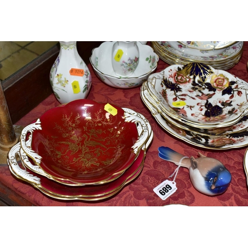 689 - DECORATIVE CERAMICS, ETC, to include Royal Crown Derby 'Derby Posies' pintrays trinket box, condimen... 