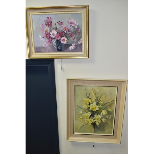 699 - JOAN HADFIELD (20TH CENTURY), two oil on canvas flower studies, the first depicts daffodils and yell... 