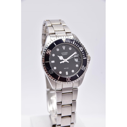 70 - A GENT'S 'CITIZEN' QUARTZ WRISTWATCH, round black dial signed 'Citizen Quartz WR100', baton and spot... 