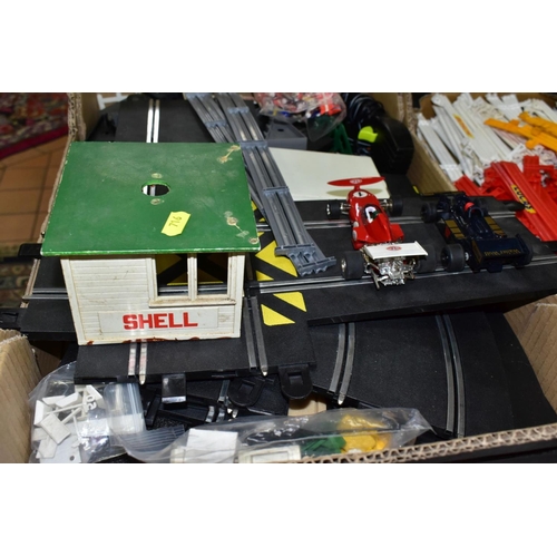 716 - A QUANTITY OF UNBOXED AND ASSORTED SCALEXTRIC ITEMS, to include Wolf F1 Racing car, No C133, March F... 