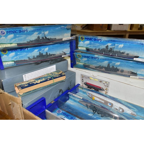 721 - A COLLECTION OF BOXED AND UNBOXED SHIP MODELS, to include Dinky Toys Submarine Chaser, No.673, Corve... 