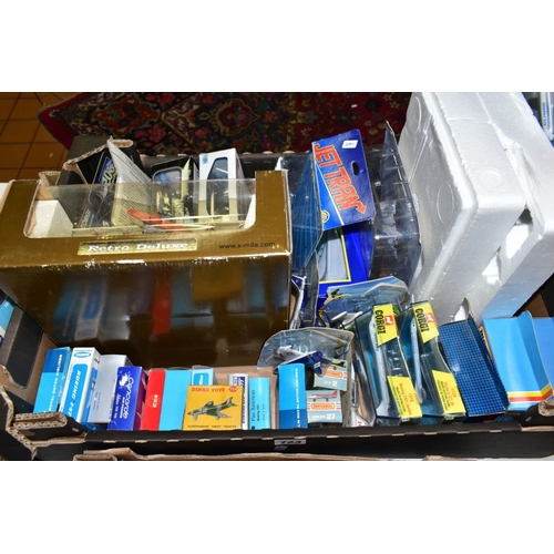 723 - A QUANTITY OF ASSORTED BOXED AND UNBOXED AIRCRAFT MODELS, to include boxed Corgi toys Boeing 747 in ... 