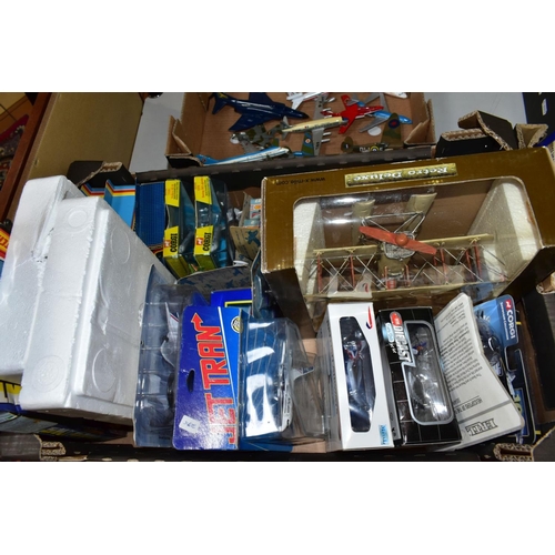 723 - A QUANTITY OF ASSORTED BOXED AND UNBOXED AIRCRAFT MODELS, to include boxed Corgi toys Boeing 747 in ... 